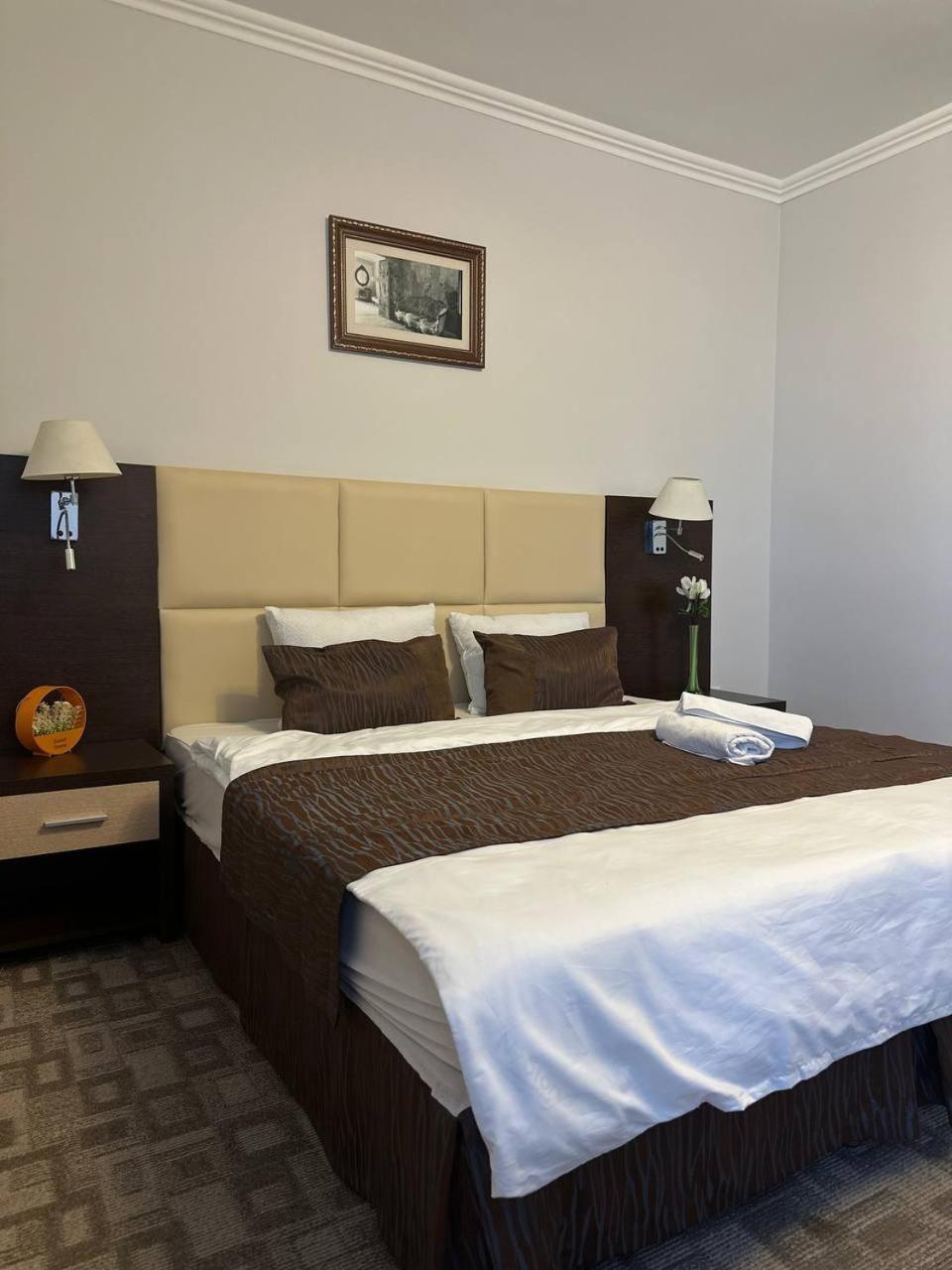 Tanzharyk Hotel Aktobe Eksteriør billede