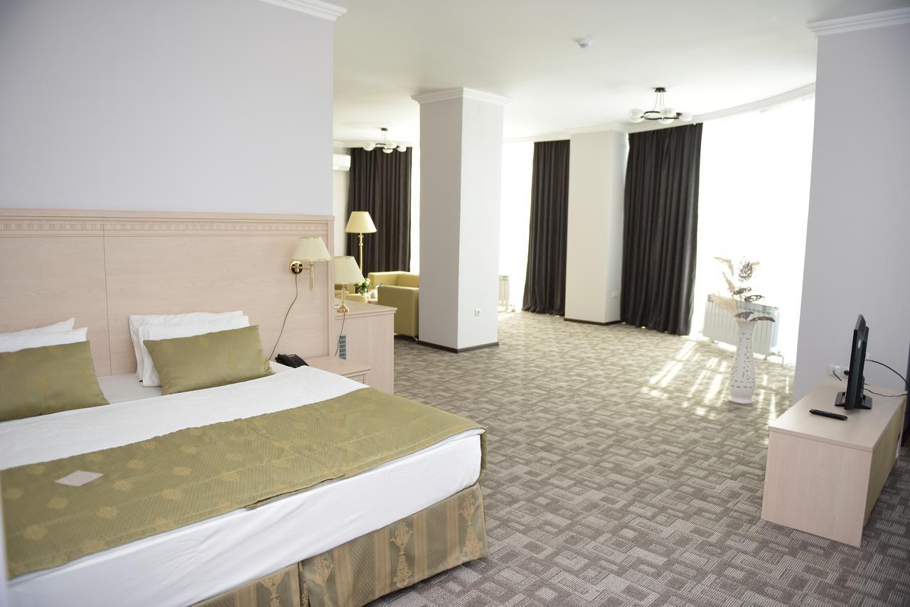 Tanzharyk Hotel Aktobe Eksteriør billede